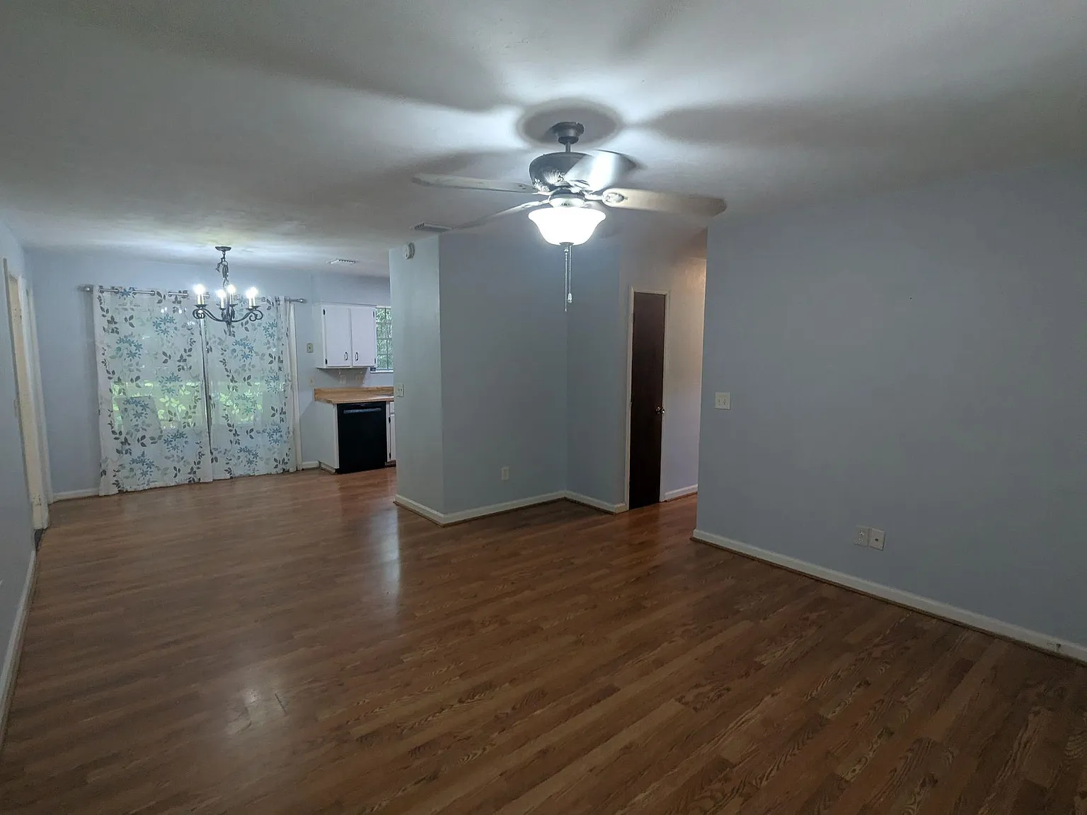 4 bed, 1100 sqft, $1,800 — Photo 4
