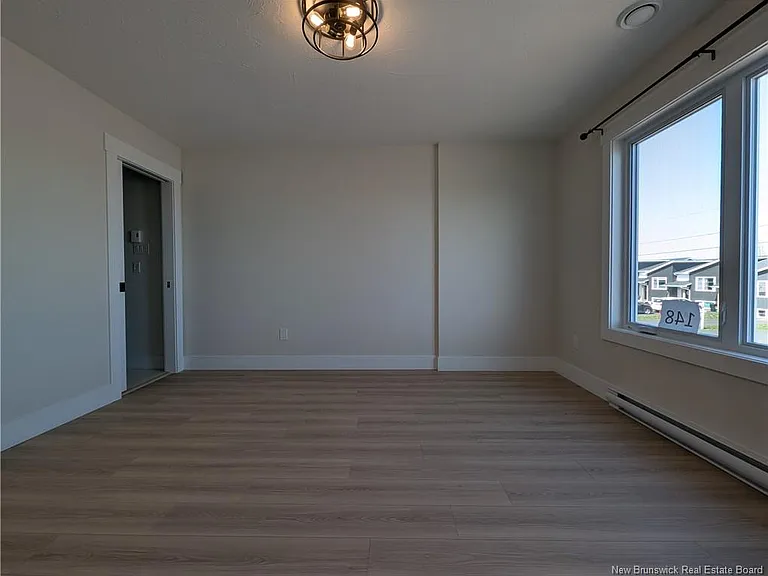 148 Ernest St — Photo 7