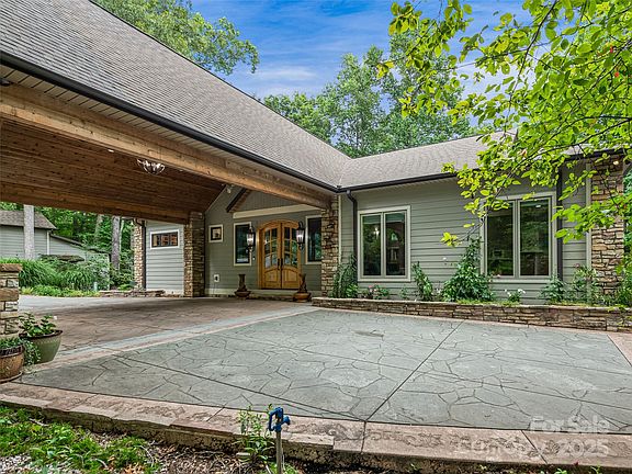 2nd image of 105 Blackberry Ln
