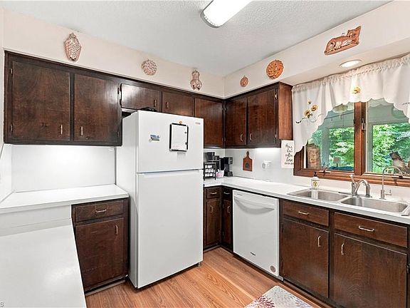 3rd image of 2558 Lovette Ln