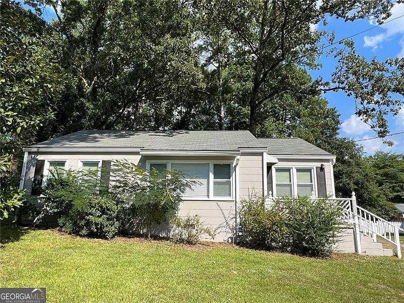 3 bed, 2.0 bath, $2,100 — Photo 1
