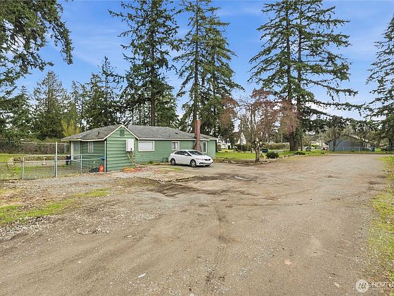 4th image of 525 138th Street E