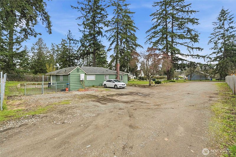 4th image of 525 138th Street E