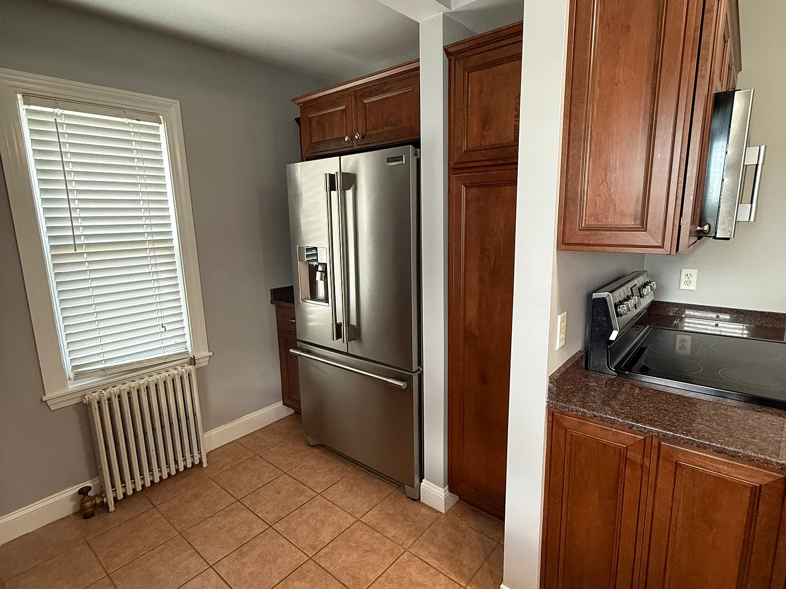 2 bed, 1200 sqft, $2,800 — Photo 2