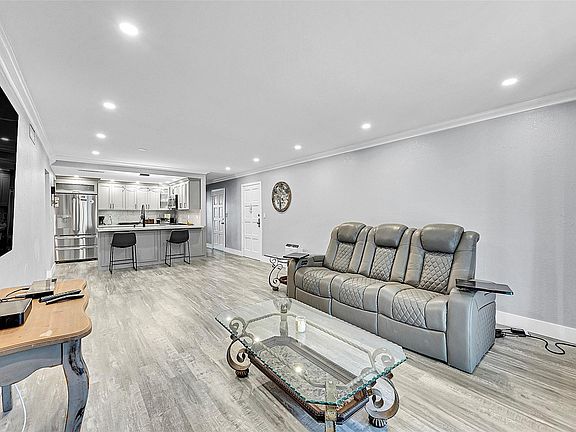 5th image of 300 NW 69th Avenue #259