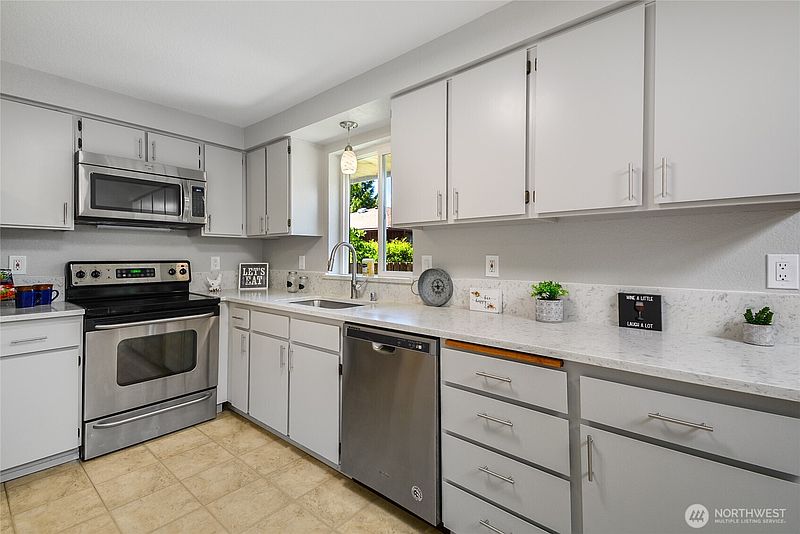 4th image of 8223 47th Avenue NE #2