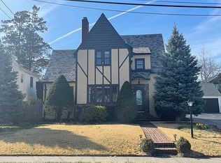 6 Trinity Ct, Bergenfield, NJ 07621
