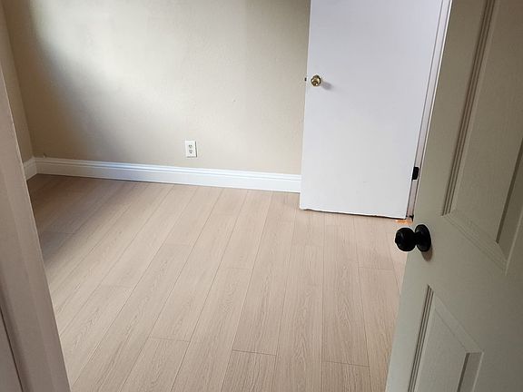 4th image of 5 E Saginaw Way APT 202