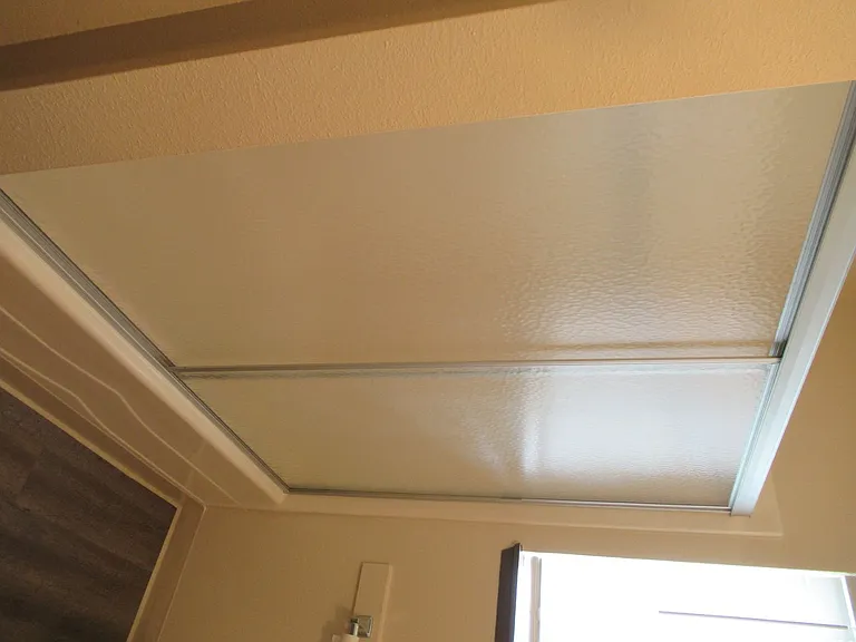 Downstairs Two Bedroom Apartment with Garage — Photo 9
