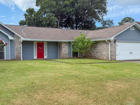 66 North St, Mary Esther, FL 32569
