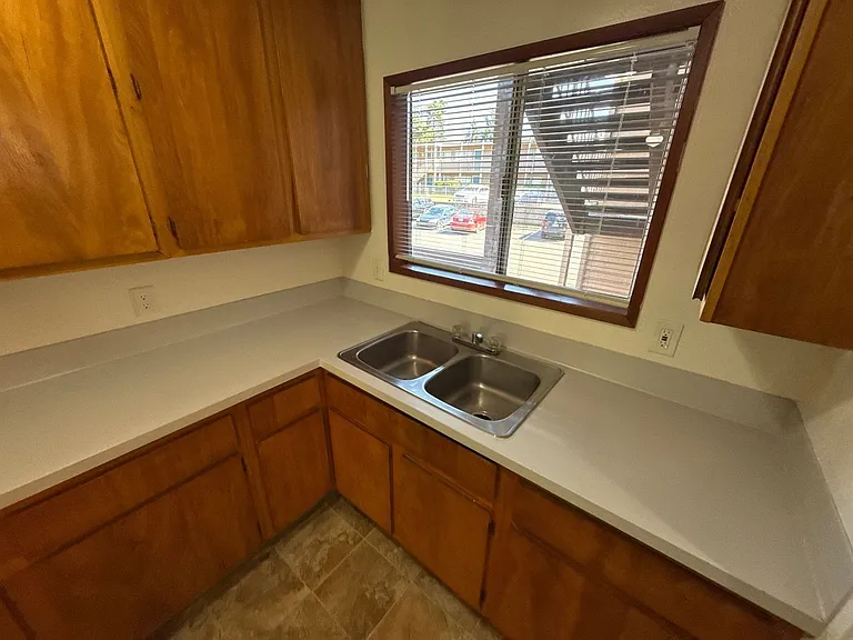 528 SW Levens St #8 — Photo 7