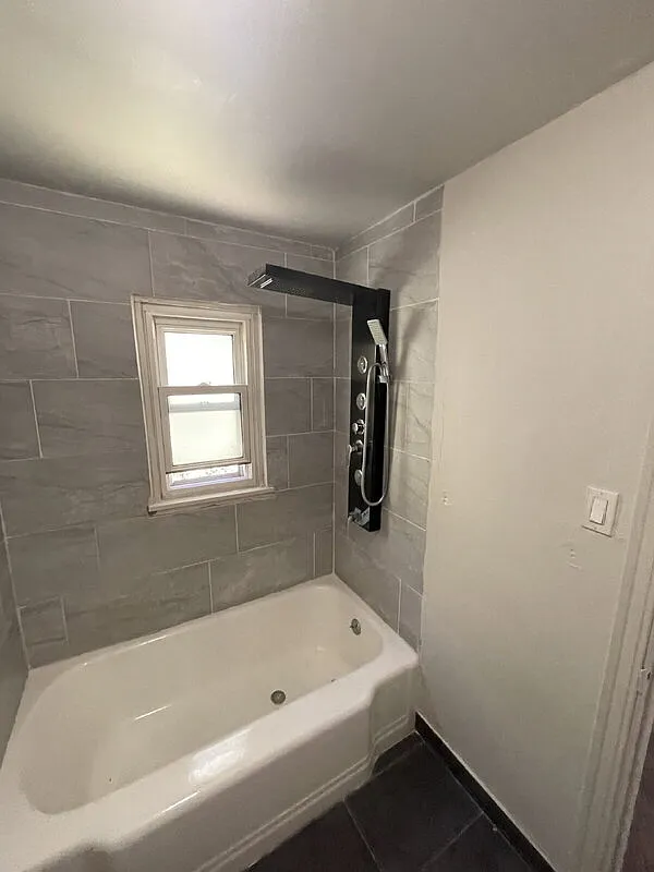 3 bed, 1.5 bath, 1251 sqft, $1,795 — Photo 4