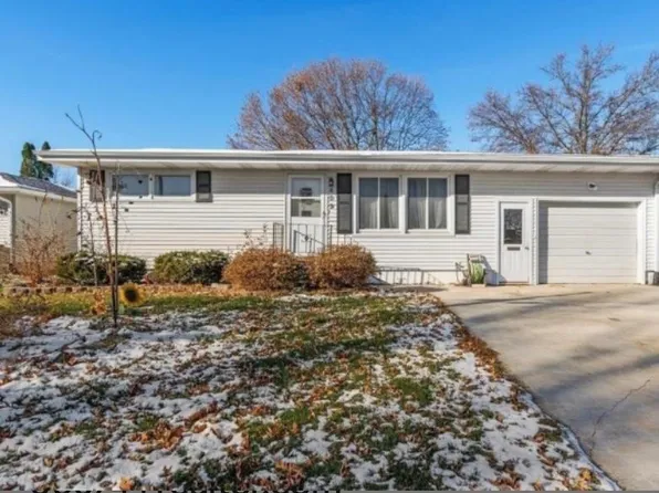 409 N Maple St, Sumner, IA 50674