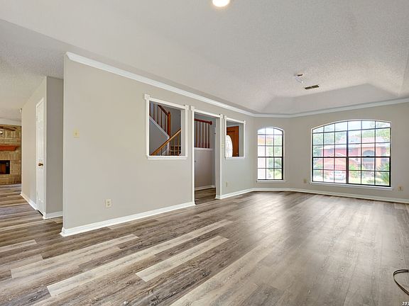 3rd image of 8440 Phoenix Ave