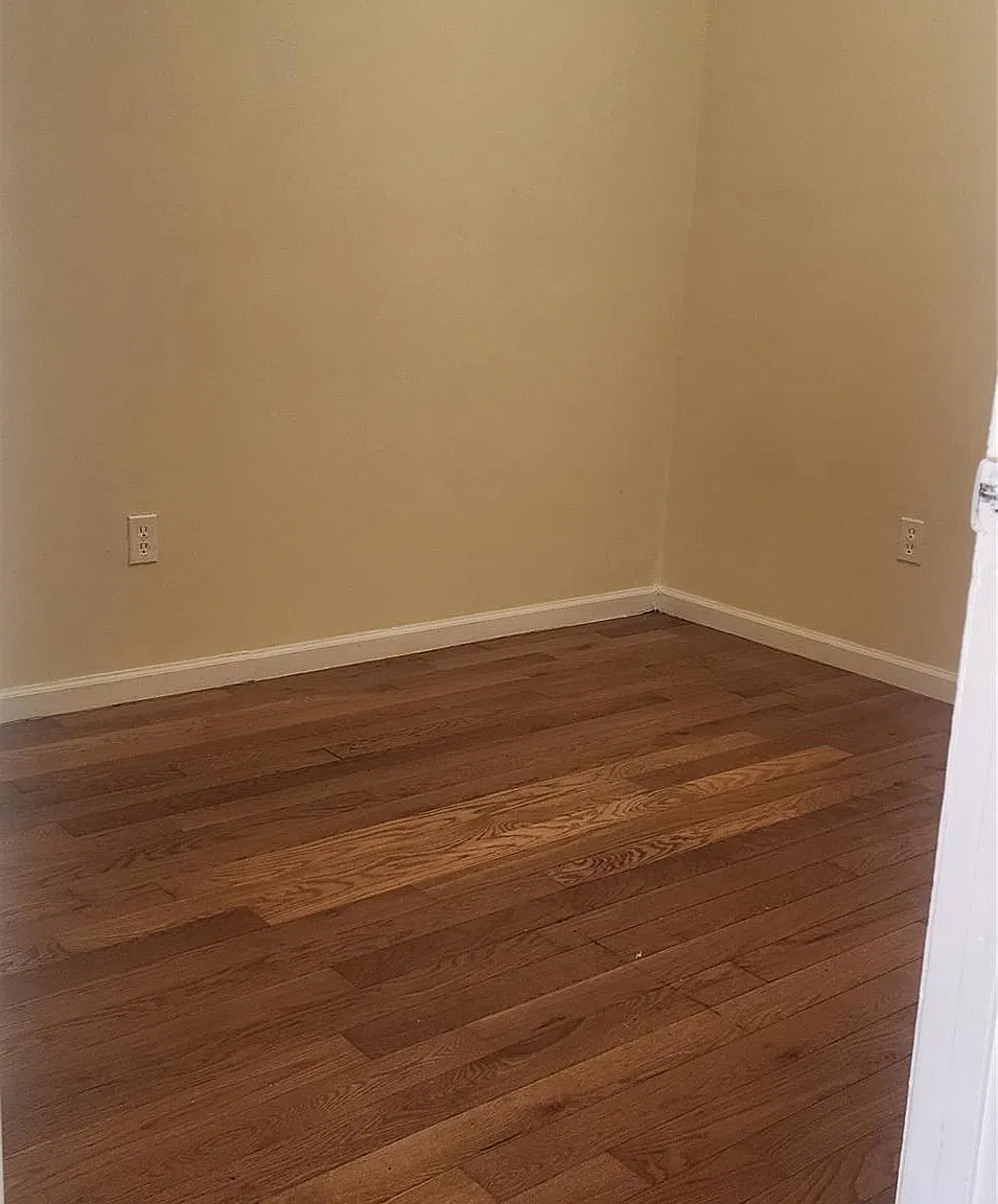 3 bed, 1.0 bath, 1100 sqft, $3,000 — Photo 3