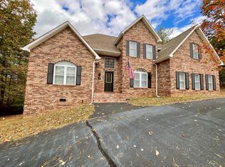 169 Oakside Dr, Hillsville, VA 24343