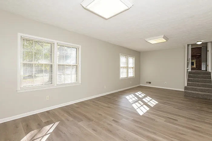 2137 Hartridge Dr — Photo 6
