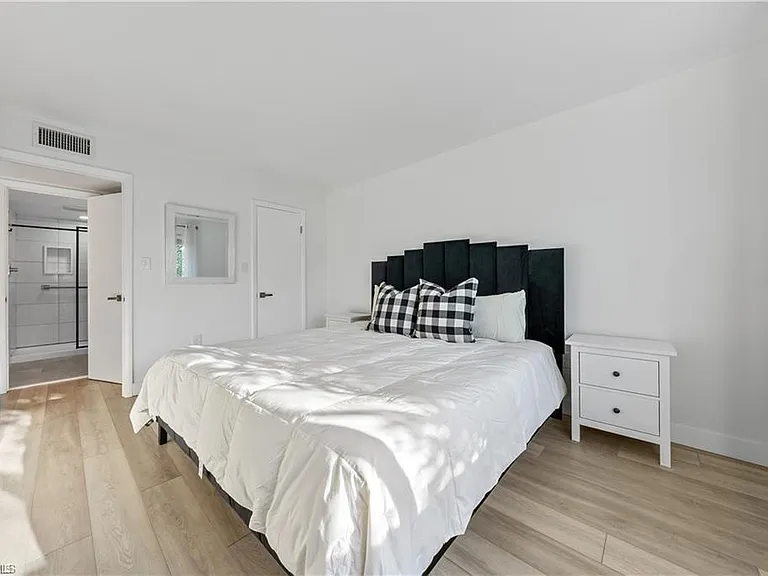 72 7th St S #310 — Photo 12