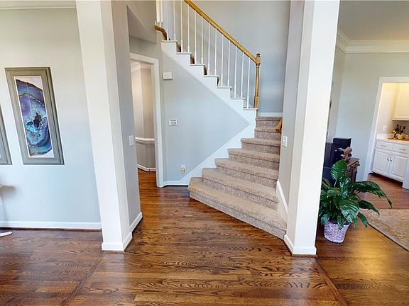 2nd image of 318 Lucas Park Dr