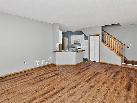 4th image of 3921 NE Gardenia Ln