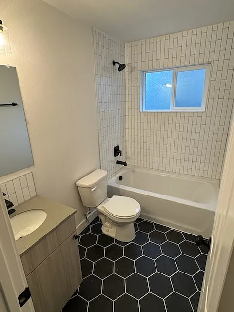 1421 W 8th Ave — Photo 3