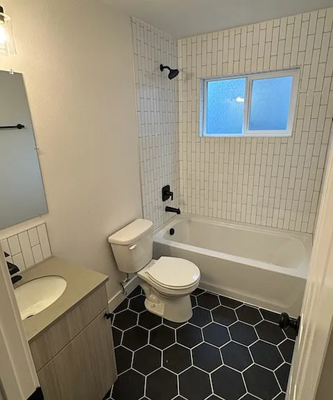 1421 W 8th Ave — Photo 3