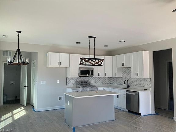 4th image of 2802 Merryweather Rd