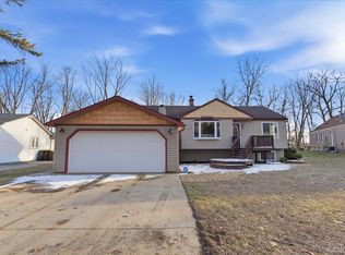 4051 Lake Front St, Waterford, MI 48328