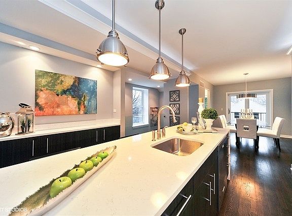 5th image of 4131 N Francisco Ave