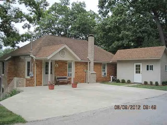 720 Lakeside Dr photo 1