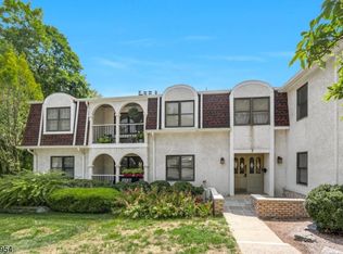 7 Heritage Dr #F, Chatham, NJ 07928