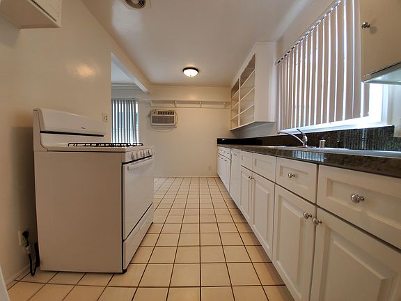 4th image of 5131 Bakman Ave #6