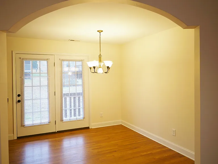 1515 Mayfair Dr — Photo 4