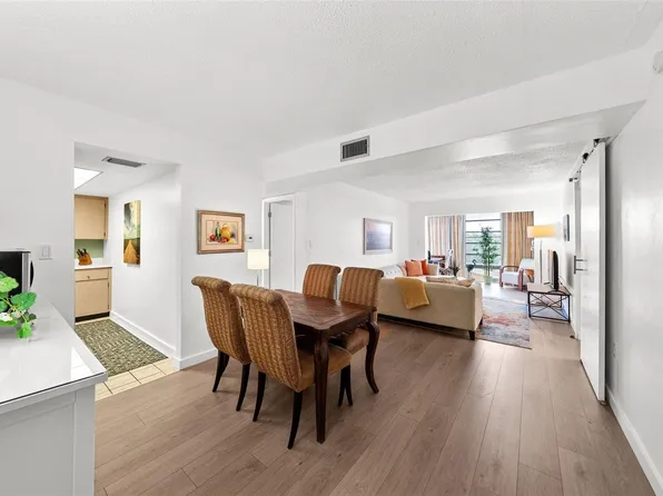 100 Waverly Way APT 403, Clearwater, FL 33756