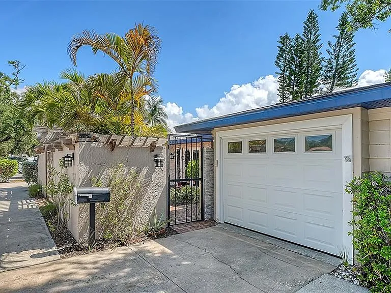 1127 S Osprey Ave — Photo 5