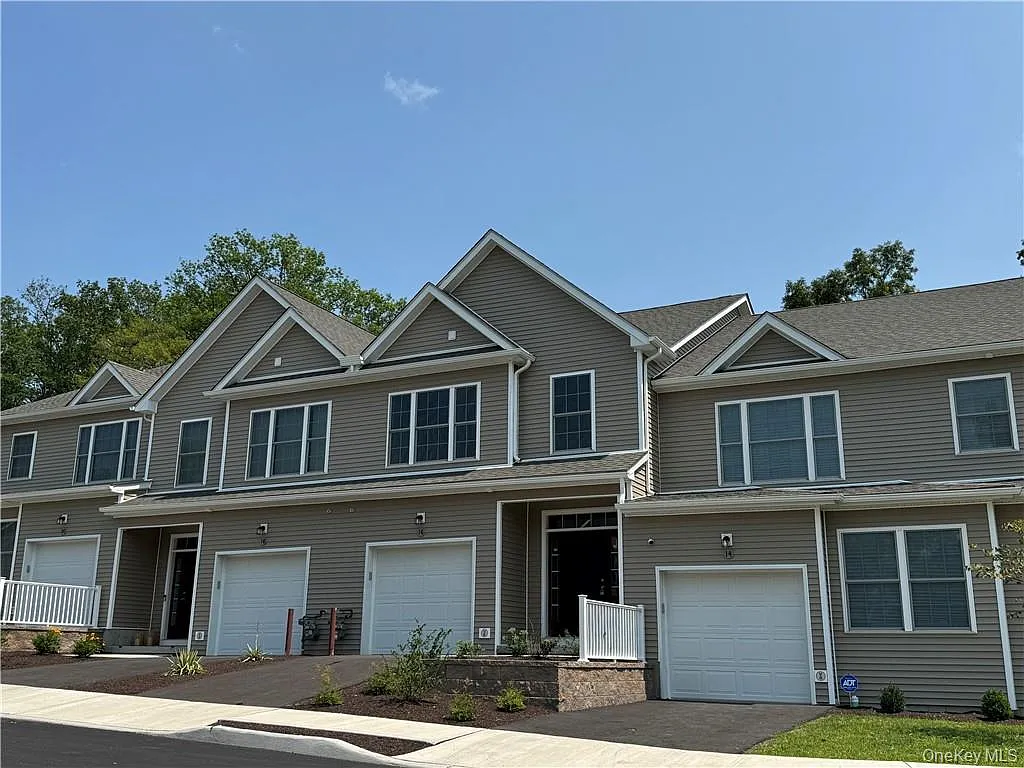 3 bed, 2.5 bath, 1782 sqft, $3,000 — Photo 2