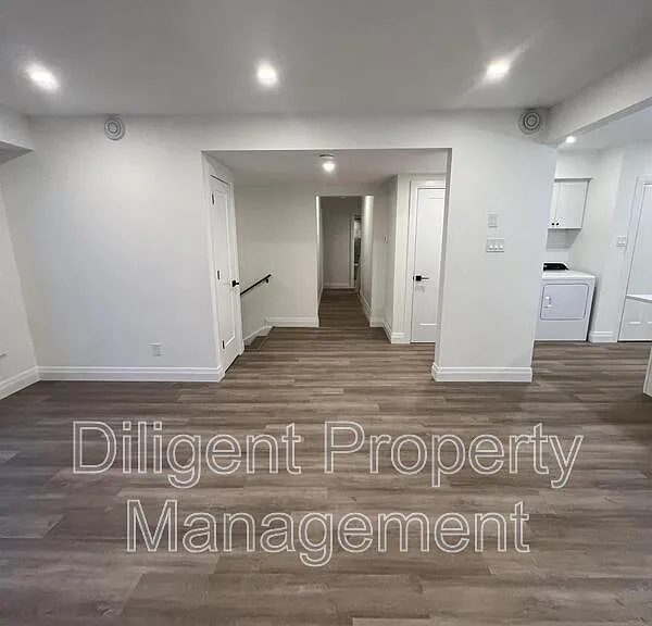 438 Bellevue St #UPPER — Photo 9