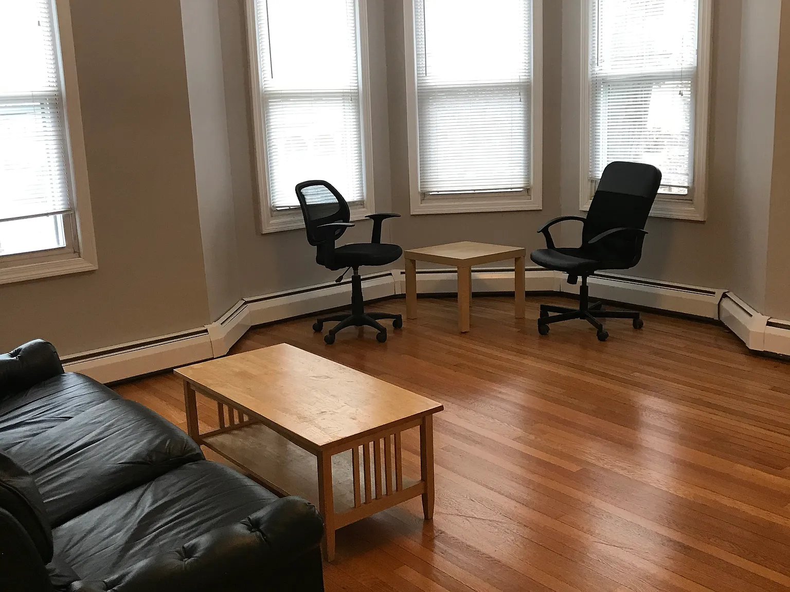 3 bed, $1,000 — Photo 1