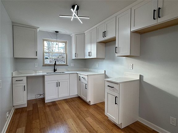 4th image of 772 Scott Rd