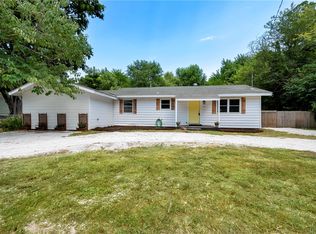 207 S Summit St, Prairie Grove, AR 72753