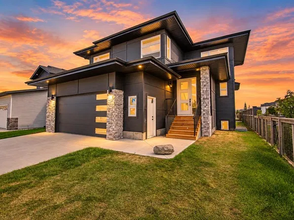 33 W Thatcher Ave, Red Deer, AB T4P 0Y5