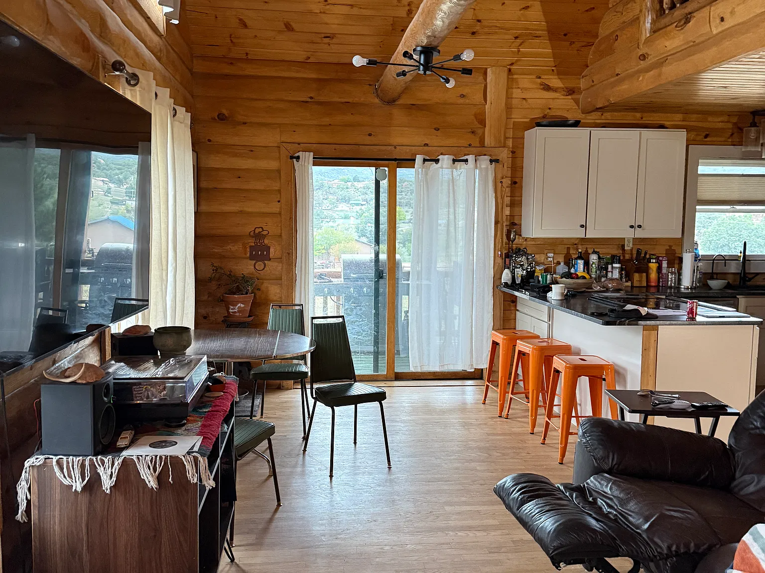 3 bed, 1800 sqft, $2,600 — Photo 4