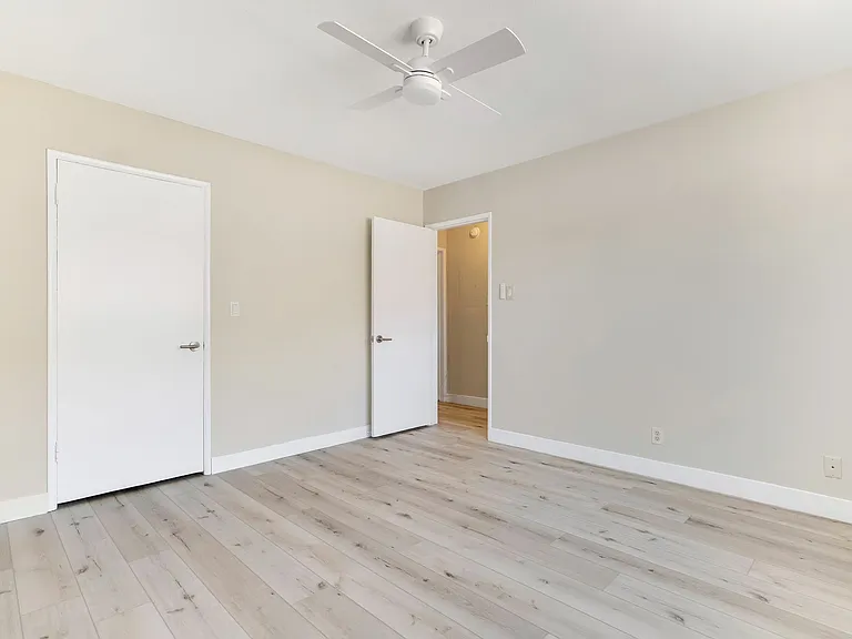 1690 E Hillcrest Dr — Photo 35