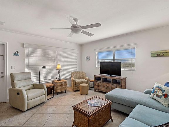 3rd image of 100 SE 6th Avenue #301