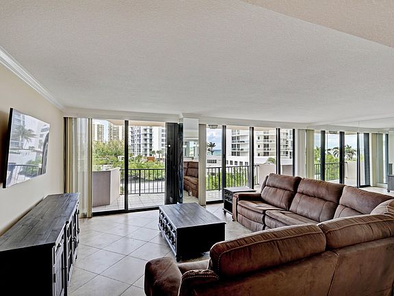 2nd image of 4200 N Ocean Drive #401