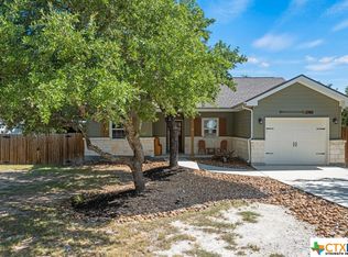 1065 Canyon Shrs, Canyon Lake, TX 78133