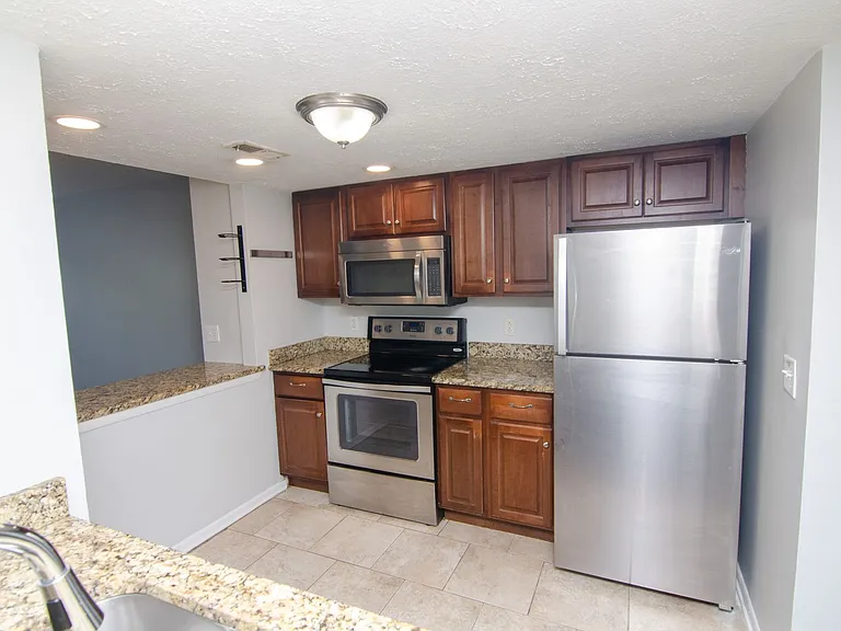 5736 Brentwood Meadows Cir — Photo 8