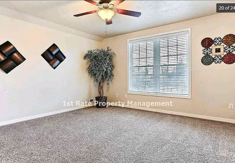 828 W Rollins St — Photo 17