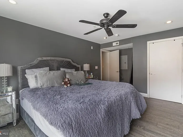 512 E Girard Ave #201 — Photo 9