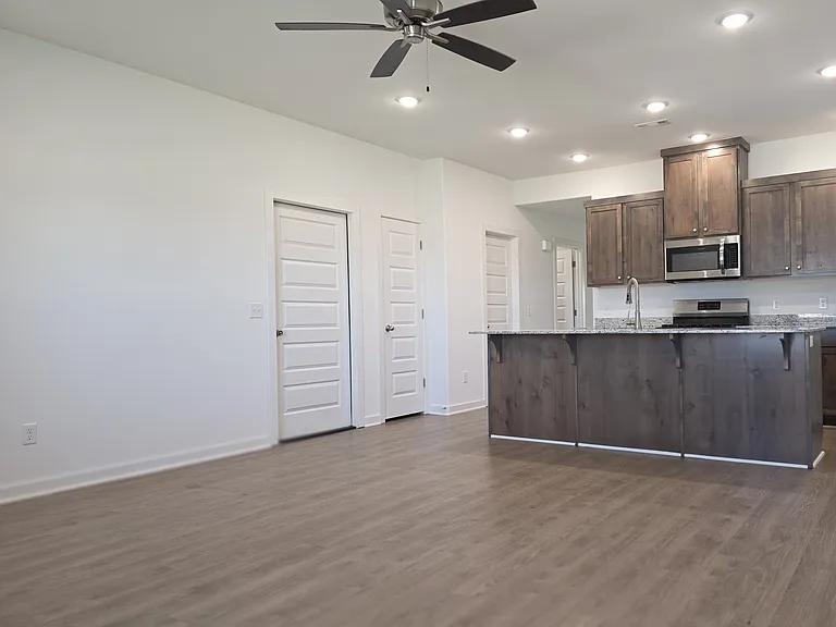 610 W Loren Dr #B — Photo 3